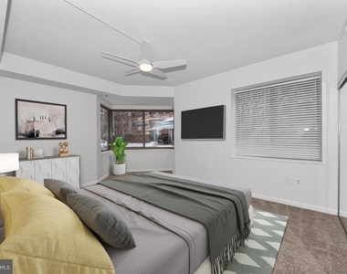 940 Astern Way - Photo Thumbnail 3