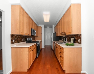 940 Astern Way - Photo Thumbnail 8