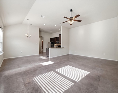 533 Jack Rabbit Ln - Photo Thumbnail 13