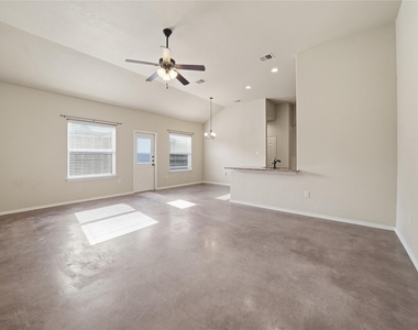 533 Jack Rabbit Ln - Photo Thumbnail 9