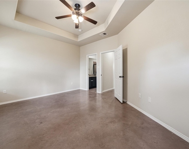 533 Jack Rabbit Ln - Photo Thumbnail 23