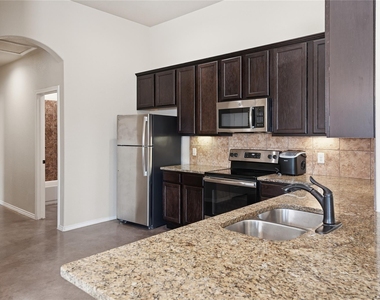533 Jack Rabbit Ln - Photo Thumbnail 15