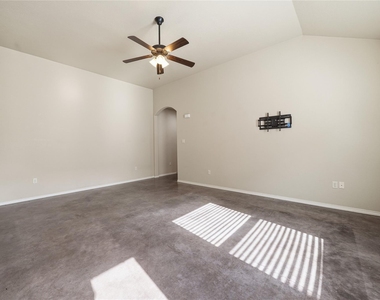 533 Jack Rabbit Ln - Photo Thumbnail 10