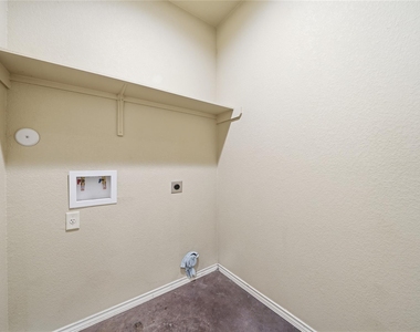 533 Jack Rabbit Ln - Photo Thumbnail 27
