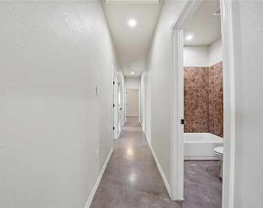 533 Jack Rabbit Ln - Photo Thumbnail 8