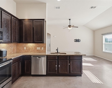 533 Jack Rabbit Ln - Photo Thumbnail 16