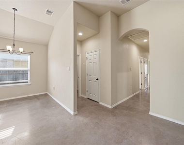 533 Jack Rabbit Ln - Photo Thumbnail 11