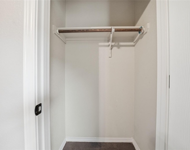 533 Jack Rabbit Ln - Photo Thumbnail 28