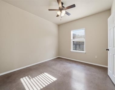 533 Jack Rabbit Ln - Photo Thumbnail 18