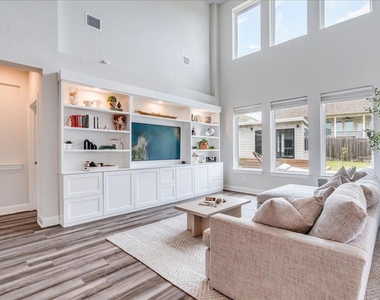 212 Sierra Blanca Rd - Photo Thumbnail 10