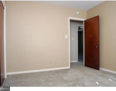 17 Wayne Drive - Photo Thumbnail 16