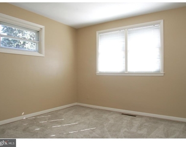 17 Wayne Drive - Photo Thumbnail 17