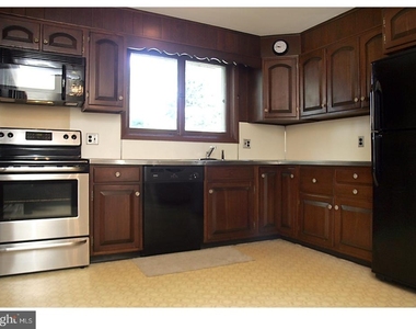 17 Wayne Drive - Photo Thumbnail 8