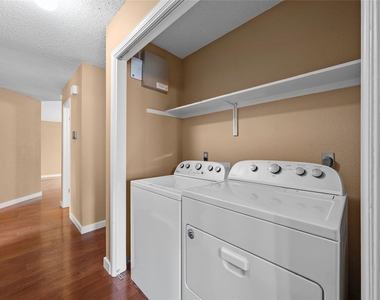 6700 Carisbrooke Ln - Photo Thumbnail 4