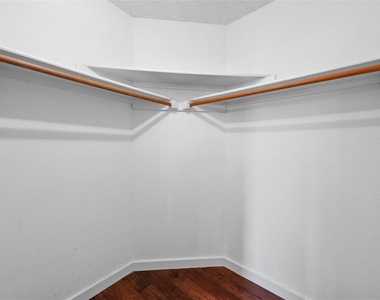 6700 Carisbrooke Ln - Photo Thumbnail 11