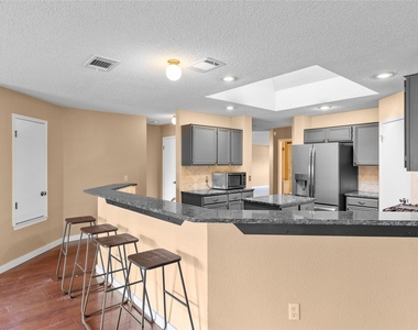 6700 Carisbrooke Ln - Photo Thumbnail 1