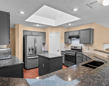 6700 Carisbrooke Ln - Photo Thumbnail 2