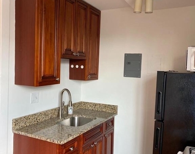940 25th Street Nw - Photo Thumbnail 3