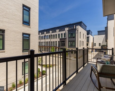 2712 Olmsted Court Nw - Photo Thumbnail 6