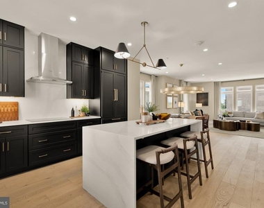 2712 Olmsted Court Nw - Photo Thumbnail 3