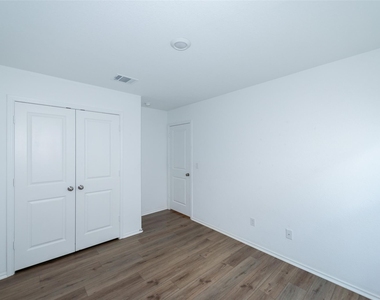 147 Otter Rd - Photo Thumbnail 6
