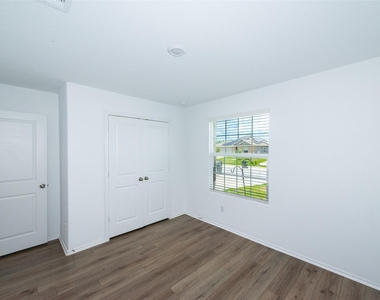 147 Otter Rd - Photo Thumbnail 4