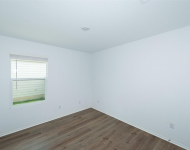 147 Otter Rd - Photo Thumbnail 5