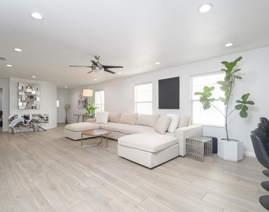 5822 Armstrong Wl - Photo Thumbnail 4
