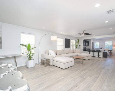 5822 Armstrong Wl - Photo Thumbnail 7