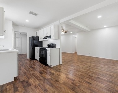 6601 Stonleigh Pl - Photo Thumbnail 5