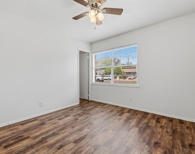 6601 Stonleigh Pl - Photo Thumbnail 9