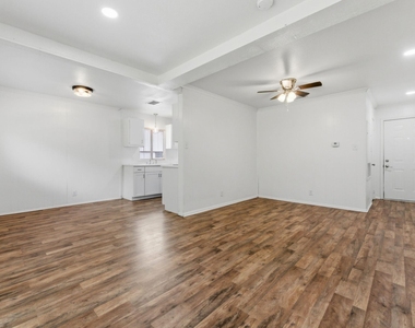 6601 Stonleigh Pl - Photo Thumbnail 3