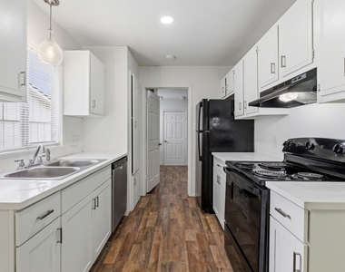 6601 Stonleigh Pl - Photo Thumbnail 7