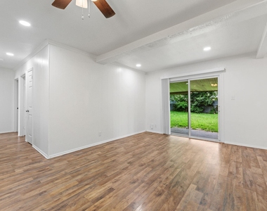 6601 Stonleigh Pl - Photo Thumbnail 4