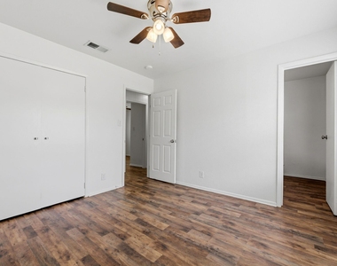 6601 Stonleigh Pl - Photo Thumbnail 10