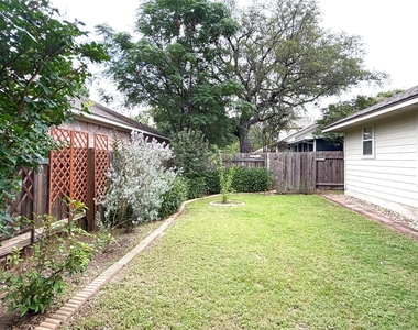 2325 Clover Ridge Dr - Photo Thumbnail 8