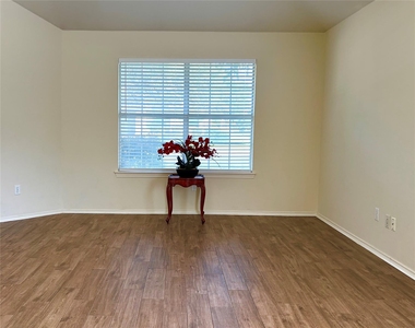 2325 Clover Ridge Dr - Photo Thumbnail 1