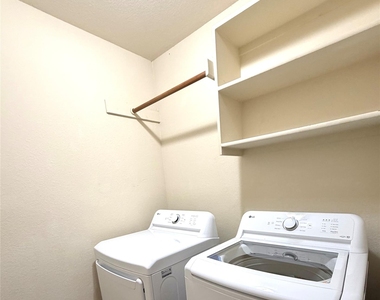 2325 Clover Ridge Dr - Photo Thumbnail 9
