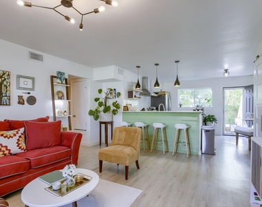 8603 Putnam Dr - Photo Thumbnail 4