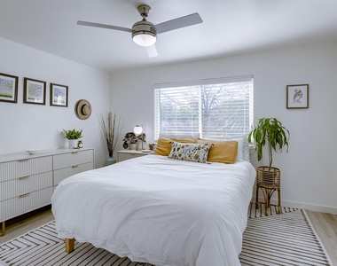 8603 Putnam Dr - Photo Thumbnail 12