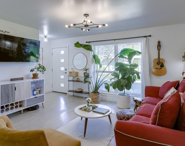 8603 Putnam Dr - Photo Thumbnail 2