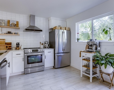 8603 Putnam Dr - Photo Thumbnail 9
