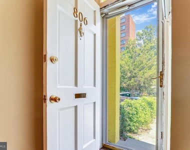 806 New Hampshire Avenue Nw - Photo Thumbnail 1