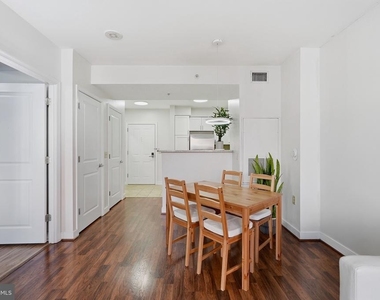 555 Massachusetts Avenue Nw - Photo Thumbnail 3