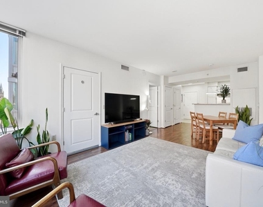 555 Massachusetts Avenue Nw - Photo Thumbnail 2
