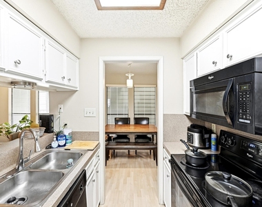 2706 Salado St - Photo Thumbnail 10