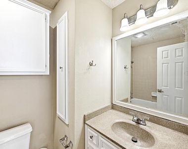 2706 Salado St - Photo Thumbnail 18
