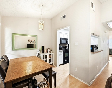 2706 Salado St - Photo Thumbnail 5