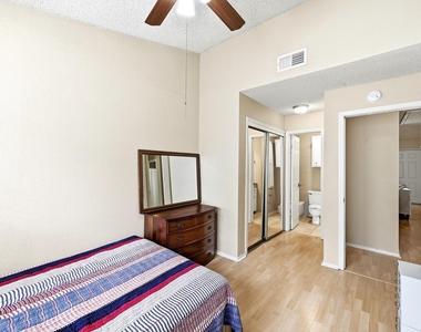 2706 Salado St - Photo Thumbnail 16