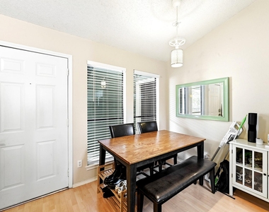 2706 Salado St - Photo Thumbnail 6
